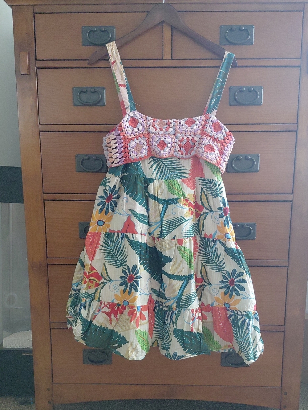 FARM Rio Coral Crochet Bodice Tropical Tiered Midi Dress - Picture 2 of 11